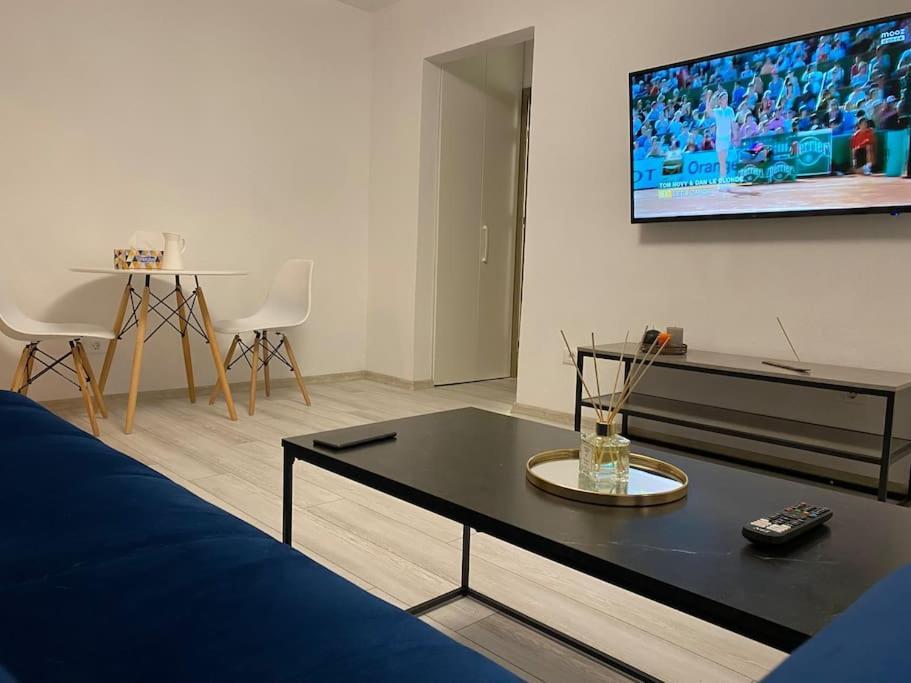 Black& White Apartment Μπρασόβ Εξωτερικό φωτογραφία