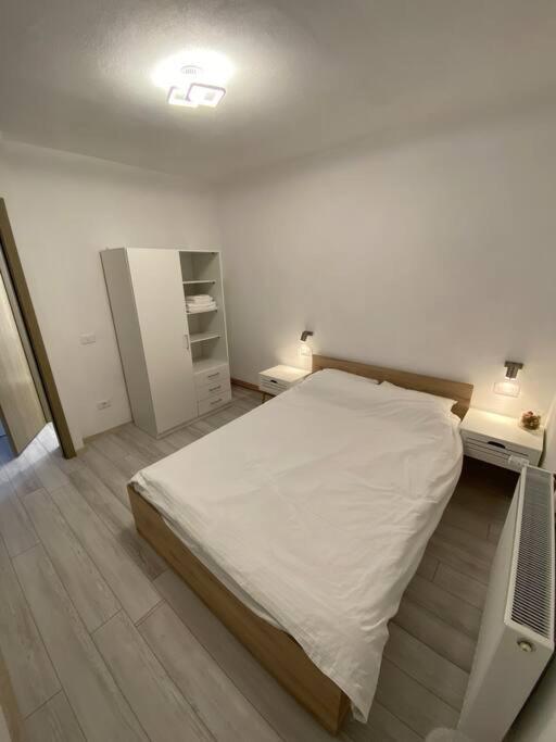 Black& White Apartment Μπρασόβ Εξωτερικό φωτογραφία