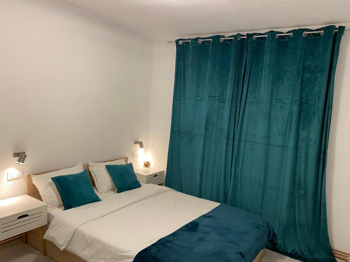Black& White Apartment Μπρασόβ Εξωτερικό φωτογραφία